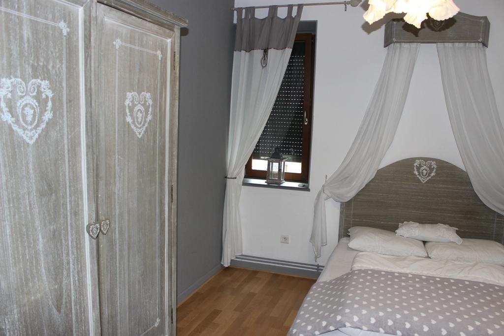 Gite Des 3 Chateaux Ribeauvillé Værelse billede